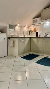 W porcie przy Latarni