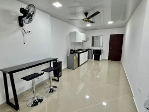 Moderno apartaestudio amoblado con parqueadero