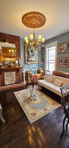 Luxurious Apartment at Colonial Townhouse