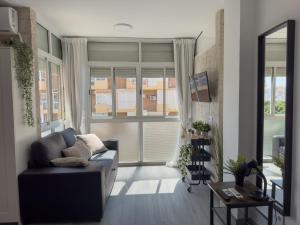Moderno Estudio Aguila del Sol