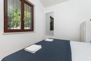 Family friendly seaside apartments Nemira, Omis - 4277