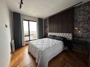 Amplio, elegante y céntrico departamento a metros del mar