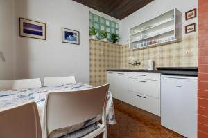 Family friendly seaside apartments Nemira, Omis - 4277