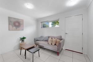 Modern Homely Townhouse with Pool Access & Free WIFI