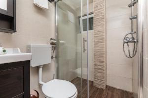 Family friendly house with a swimming pool Makarska - 23571