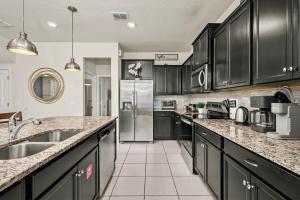 5BR Family Villa - Private Pool & Free Windsor Island Resort Access- Sleeps 12