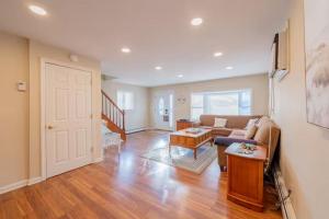 2 story beach house 3-Bedroom 2 baths Home 2 Blocks from the Ocean & Boardwalk Seaside heights