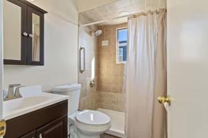 2 story beach house 3-Bedroom 2 baths Home 2 Blocks from the Ocean & Boardwalk Seaside heights