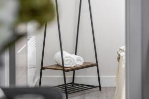 Peaceful London Stay 2BR Walkable Locale