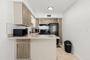 Charming 1BR Upper-Flat Unit in Royal Oak