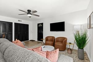 Charming 1BR Upper-Flat Unit in Royal Oak