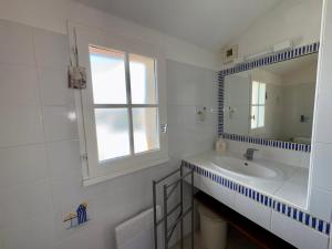 Maisons de vacances Maison charmante pour 6 pers. dans residence calme avec piscine privee - FR-1-323-580 : Maison de Vacances