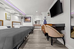 Quadruple Room with Two Queen Beds - Non Smoking room in Best Inn