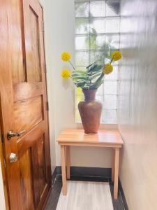 Cozy Solo Unit with Aircon , Wifi, Free Parking at Sonias Island Stay