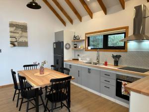 Moderna y acogedora casa estilo galpón