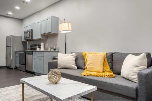 CozySuites Modern 1BR in Downtown Pitts #1