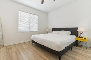 CozySuites Glendale by the stadium with pool 19