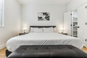 CozySuites Glendale by the stadium with pool 21