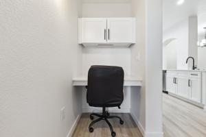 CozySuites Glendale by the stadium with pool 29