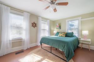 Serene Beachy Bungalow with Large Screened Porch!