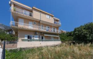 1 Bedroom Stunning Apartment In Podgora 