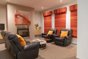 Stylish Retreat Steps from Geelong Waterfront, with Parking, Wi-Fi, AC