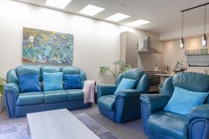 Stylish Retreat Steps from Geelong Waterfront, with Parking, Wi-Fi, AC