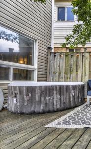 Instaworthy Home - Relaxing Patio - Hot tub & BBQ
