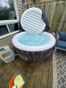 Instaworthy Home - Relaxing Patio - Hot tub & BBQ