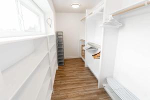 Comfy Family Home, Walkable Neighborhood + Patio!