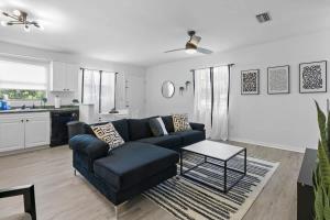 Zebra House - Close 2TampaBay has to offer