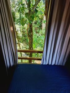 Casa na beira da cachoeira