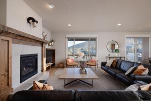 Hot-Tub - Modern 5BDR Family Retreat - Sleeps 11