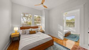 Modern Moroccan Villa w Firepit, BBQ + Game Room!