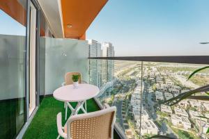 Designer 1BR I Golf View I Comfortably Sleeps 4