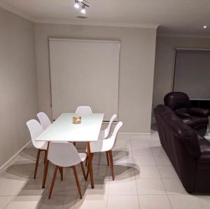 La Casa!! Great location, Mins away from River and Beaches