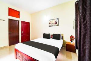 Collection O Nettoor Near Lakeshore Hospital