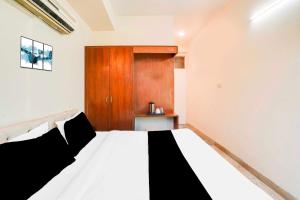 Collection O Sindhi Camp Metro Station