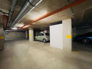 Karzo Property LU 201 FreeGarage