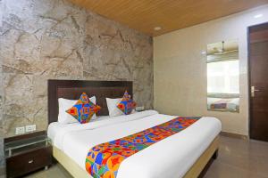 Via Geras - Nehru Place Market