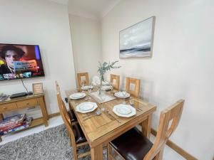 Comfortable 4-Bed 2-Bath flat in Paddington with AC near Edgware Road & Hyde Park by NourNest Apartments