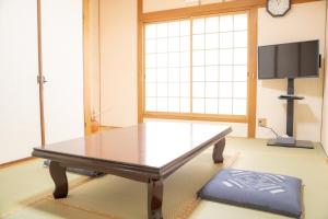 無料レンタサイクル -Guest House 団- 最大16名,難波まで2駅5分,USJまで好アクセスの3階建て