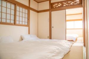 無料レンタサイクル -Guest House 団- 最大16名,難波まで2駅5分,USJまで好アクセスの3階建て