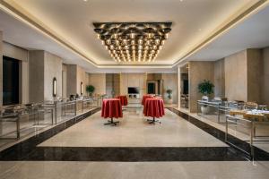 Royal Hometel Suites