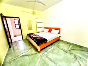 AYODHYA HOTEL RATHORE ! PAYING NEAR SHREE RAM JANAM BHOOMI - Offers Best Budget Air Conditioned Rooms # Wifi# Parking & Excellent Customer Service - Best Hotel At Prime Location