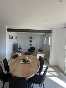 Villas Villa 6 Pers Uzes piscine lagon et vue garrigue : photos des chambres