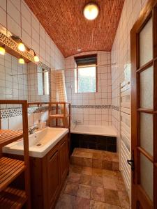 Maisons de vacances Domaine de charme avec 2 gites et piscine couverte : photos des chambres
