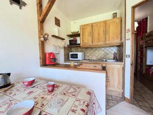 Appartements Residence Les Alpages - Studio skis aux pieds en rez-de-jardin MAE-3833 : photos des chambres