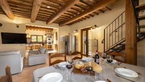 POGGIO DELLE LUMIE 6, Emma Villas