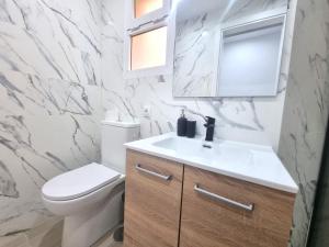 Aljaima II City Center and Beach Apartment